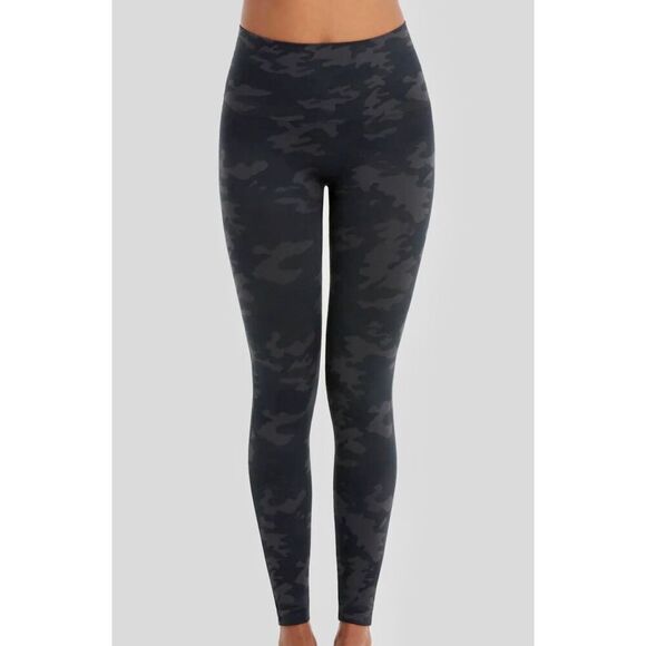 SPANX Look At Me Now Legging Black Camo NEW - Picture 1 of 6